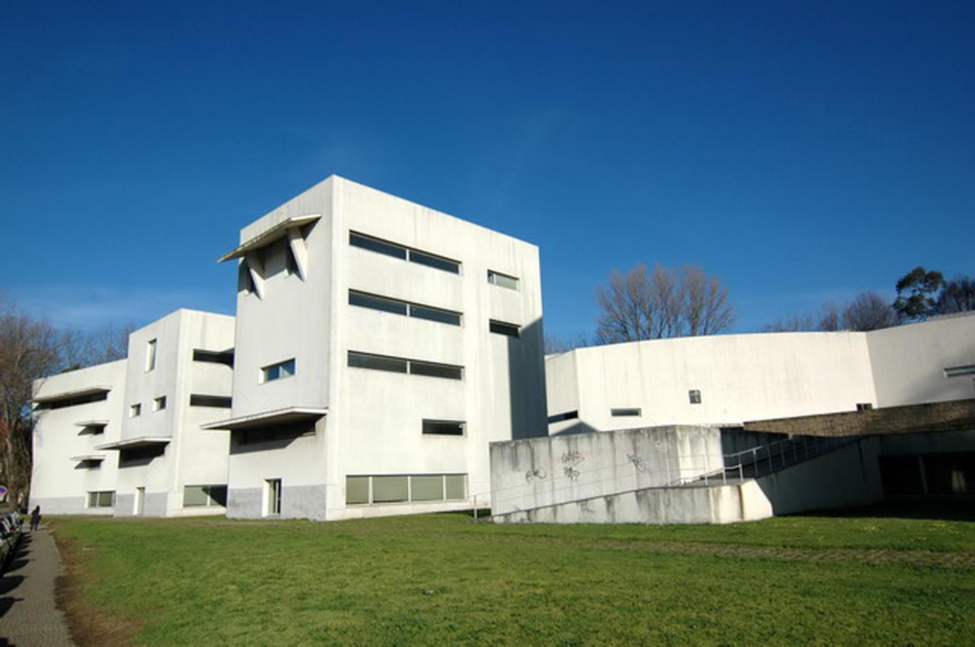 「波爾圖建築學院」(FAUP- School of Architecture at Oporto University) ,圖片來源:準建築人手札網站https://www.flickr.com/photos/eager/6498078195