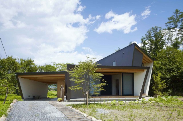 造型特殊的八岳別墅，是針對銀髮返鄉族設計的農舍。圖/MDS事務所（攝影Toshiyuki Yano）